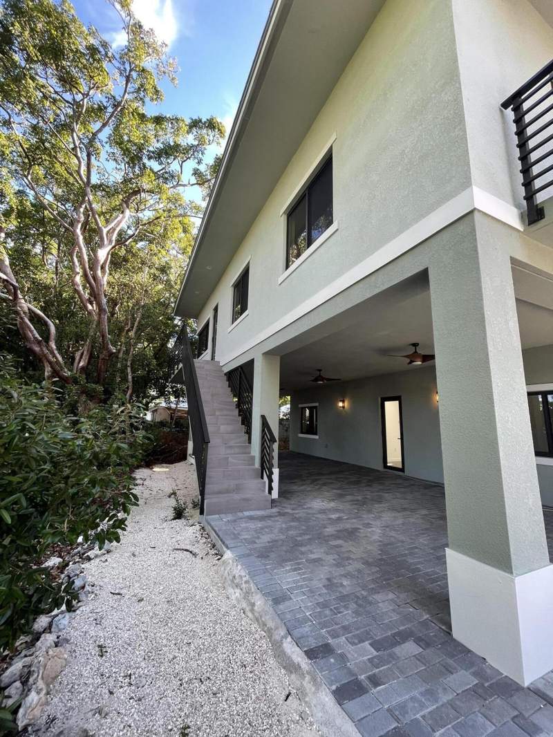 5 bedroom Single Family Residence at 901 Estall Street, Rock Harbor Est (98.0), Key Largo — photo 3