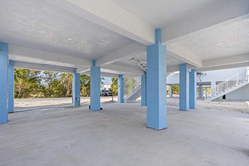 4 bedroom Single Family Residence at 31569 Avenue D, Big Pine Cove (31.5), Big Pine Key — photo 3