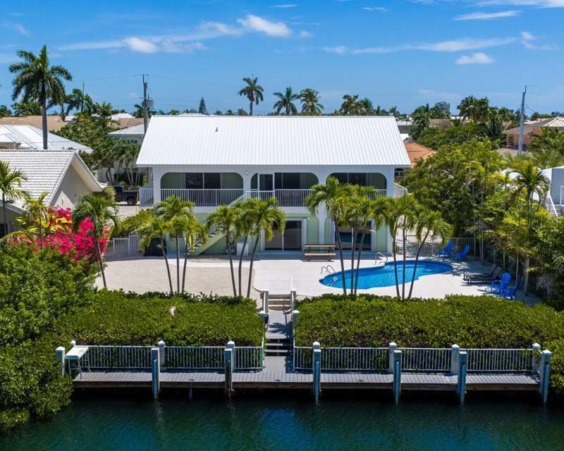 7 bedroom Single Family Residence at 285 13Th Street, Coury Sub (53.5), Key Colony — photo 2