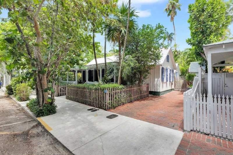 6 bedroom Single Family Residence at 613 Margaret Street, Old Town - Unrecord (1.0), Key West — photo 2