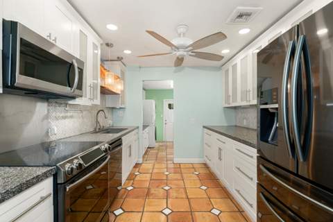 160 Ridge Street, Plantation Key FL - photo 6 of 36