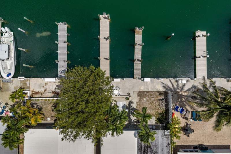 2 bedroom Half Duplex at 8 7Th Street, Key Colony Bch Yacht (53.5), Key Colony — photo 2