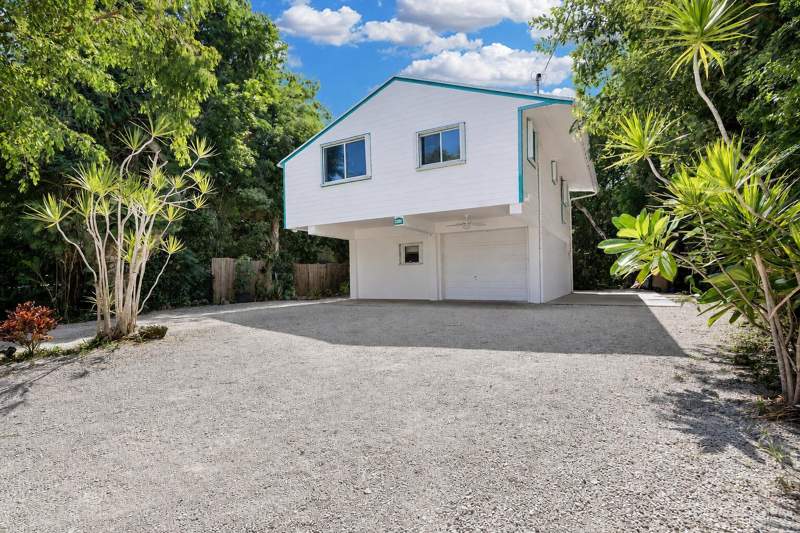 3 bedroom Single Family Residence at 323 Bay view Avenue, Bay Haven (95.0), Key Largo — photo 2