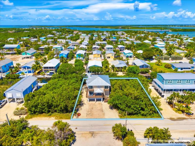 4 bedroom Single Family Residence at 27383 Saint Martin Lane, Breezeswept Bch Est (27.5), Ramrod Key — photo 3