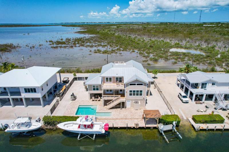 4 bedroom Single Family Residence at 333 Indies Road, Breezeswept Bch Est (27.5), Ramrod Key — photo 2