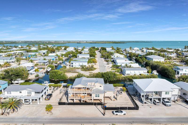 4 bedroom Single Family Residence at 333 Indies Road, Breezeswept Bch Est (27.5), Ramrod Key — photo 5