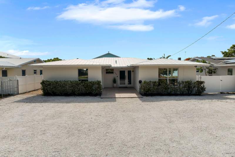 4 bedroom Single Family Residence at 304 2Nd Ter, Largo Sound Vill (104.0), Key Largo — photo 3