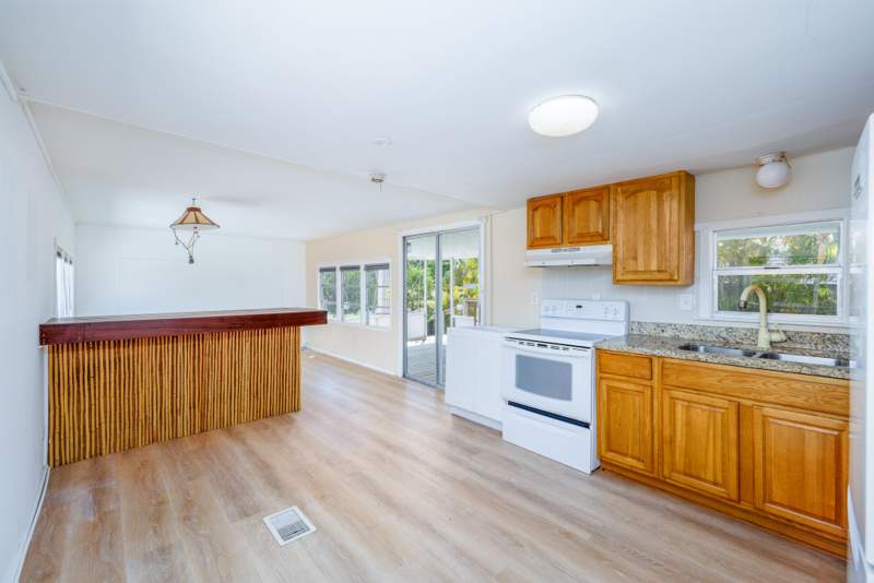 2 bedroom Mobile Home at 193 Venus Lane, Tamarac Park No 1 (10.0), Geiger Key — photo 4