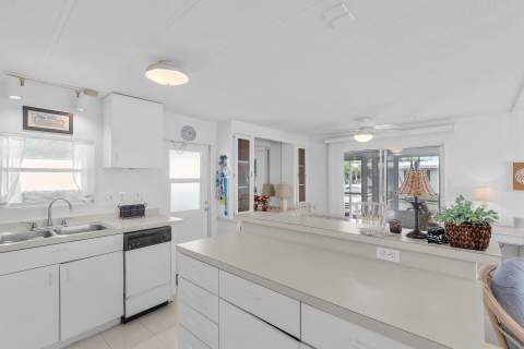 812 S Silver Circle, Key Largo FL - photo 10 of 47