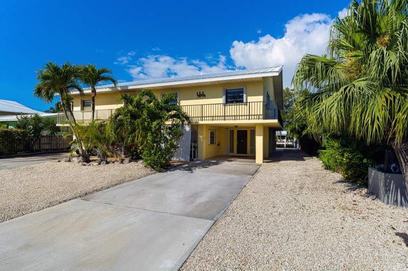 3 bedroom Half Duplex at 391 10th Street, Key Colony Bch 1st Addn Amd Plat (53.5), Key Colony — photo 2