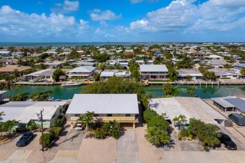 391 10th Street, Key Colony FL - photo 6 of 38