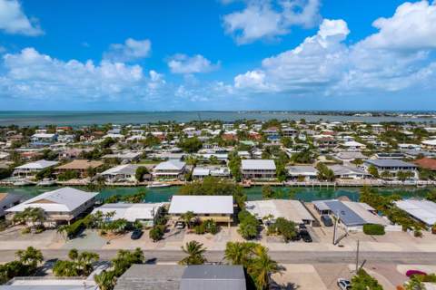 391 10th Street, Key Colony FL - photo 7 of 38