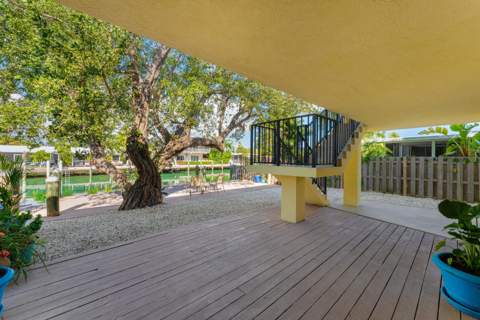 391 10th Street, Key Colony FL - photo 11 of 38