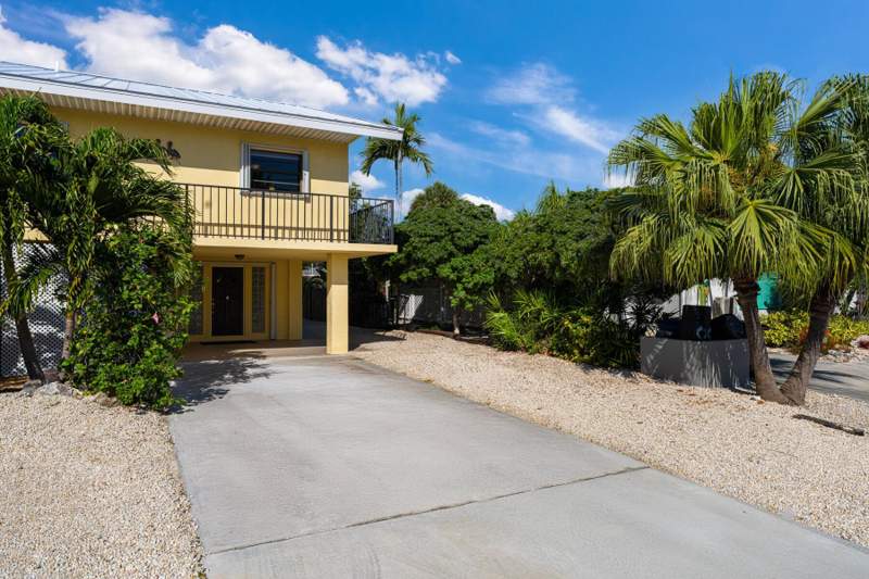 3 bedroom Half Duplex at 391 10th Street, Key Colony Bch 1st Addn Amd Plat (53.5), Key Colony — photo 3