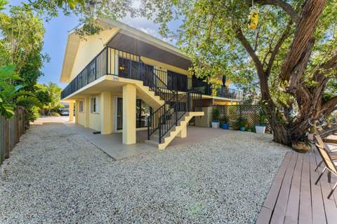 391 10th Street, Key Colony FL - photo 12 of 38