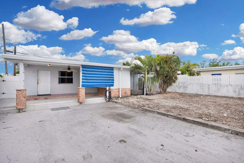 4 bedroom Duplex at 6415 2nd Terrace, Maloney Sub (5.0), Stock Island — photo 2