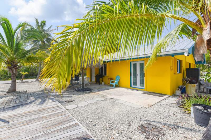 2 bedroom Single Family Residence at 28441 Meyer Avenue, Mates Beach (28.5), Little Torch Key — photo 3