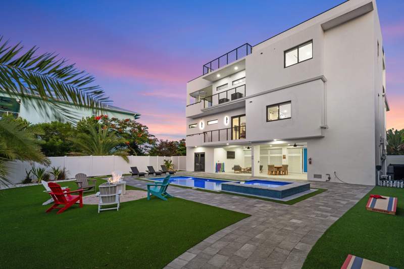 4 bedroom Single Family Residence at 136 Coco Plum Drive, Coco Plum (54.6), Marathon — photo 2