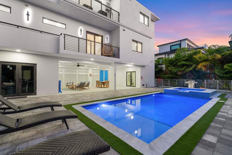 4 bedroom Single Family Residence at 136 Coco Plum Drive, Coco Plum (54.6), Marathon — photo 4