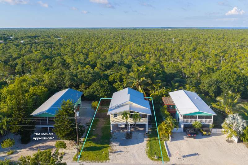 3 bedroom Single Family Residence at 29283 Coconut Palm Drive, Eden Pines Colony (29.0), Big Pine Key — photo 2