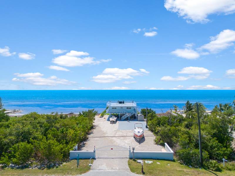 3 bedroom Single Family Residence at 57652 Overseas Highway, Crains Sub (58.0), Marathon — photo 2