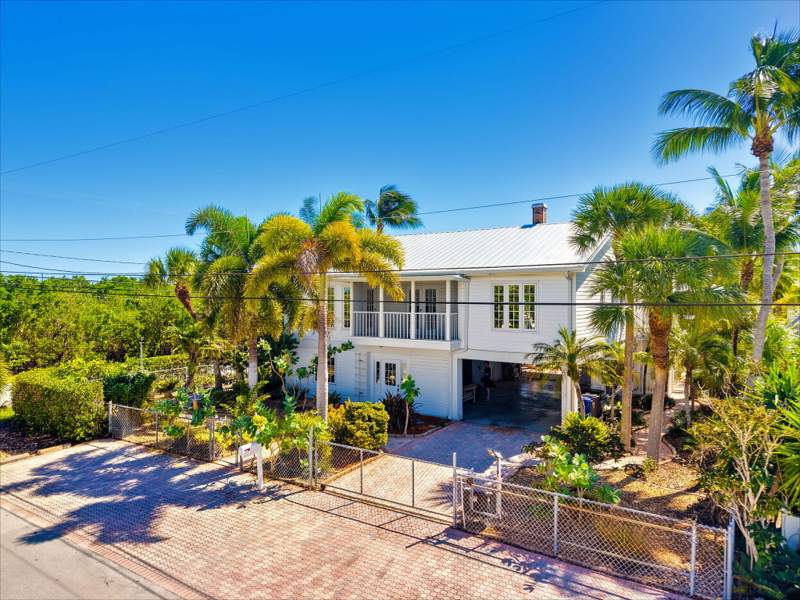 3 bedroom Single Family Residence at 29688 Forrestal Avenue, Pine Channel Estates (29.5), Big Pine Key — photo 3