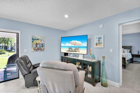 601 W Ocean Drive #302, Key Colony FL - photo 8 of 38