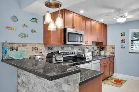 601 W Ocean Drive #302, Key Colony FL - photo 9 of 38