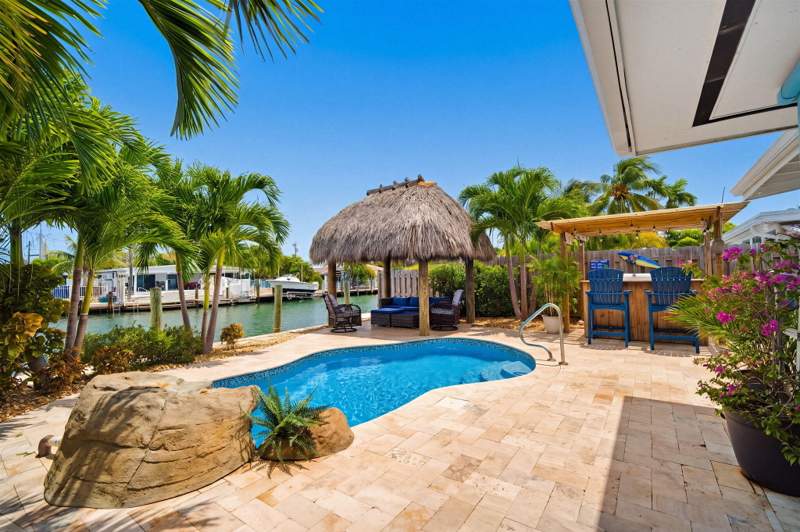 4 bedroom Duplex at 240-250 11th Street, Key Colony Bch 1st Addn Amd Plat (53.5), Key Colony — photo 3