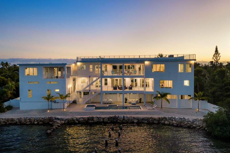6 bedroom Single Family Residence at 1041 Buttonwood Drive, Sugarloaf Shores (17.0), Sugarloaf Key — photo 4