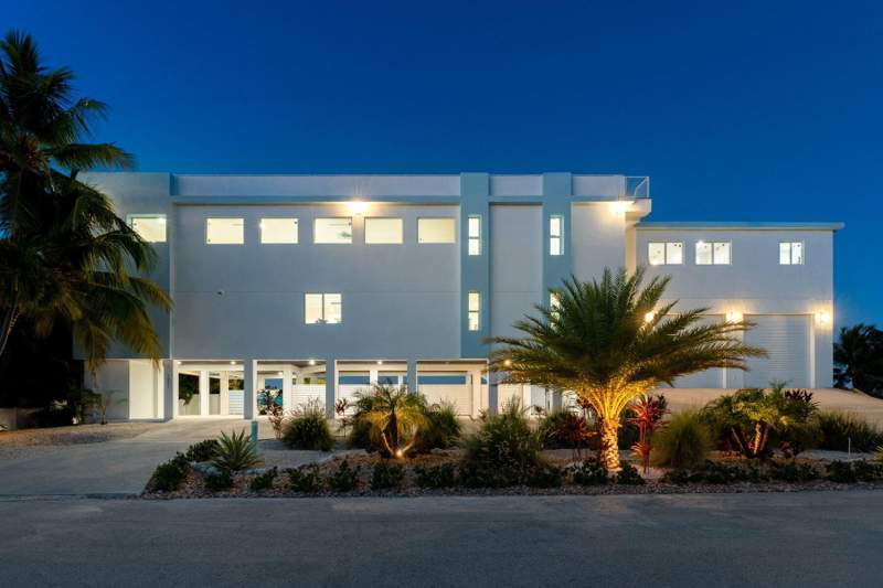 6 bedroom Single Family Residence at 1041 Buttonwood Drive, Sugarloaf Shores (17.0), Sugarloaf Key — photo 3