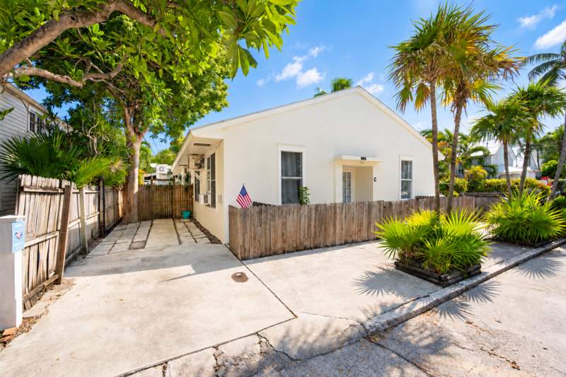 8 bedroom Multi-Units at 905 Grinnell Street, Key West, Key West — photo 2