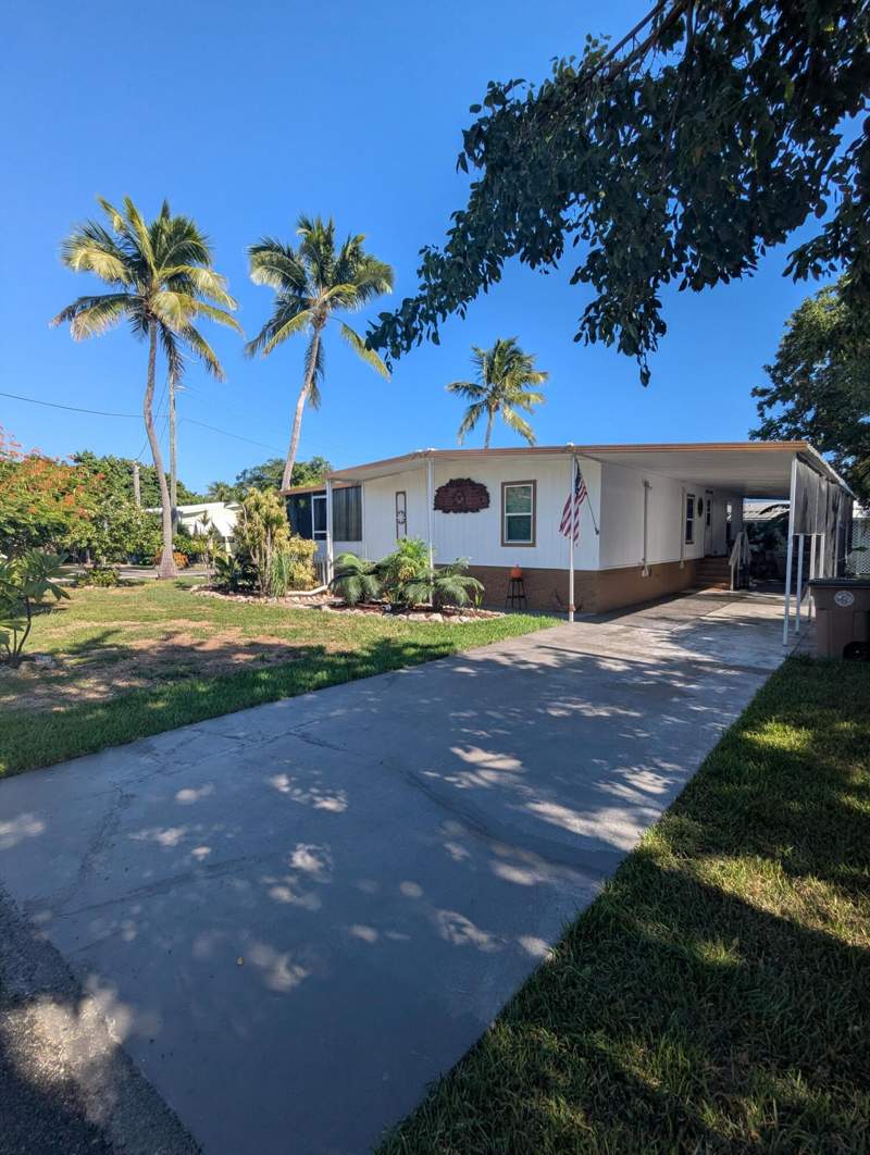 2 bedroom Mobile Home at 500 N Emerald Drive, Silver Shores (96.0), Key Largo — photo 2