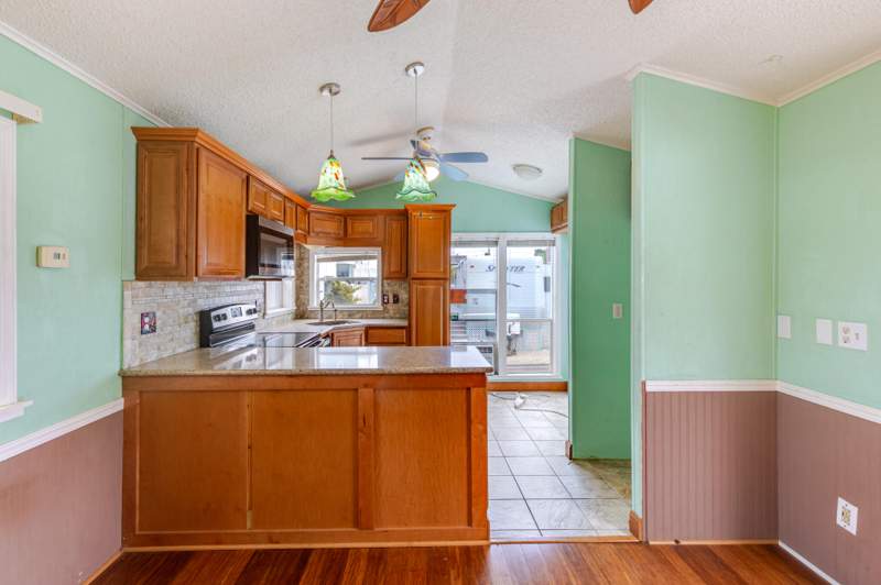 1 bedroom Mobile Home at 6099 Overseas Highway #Lot 60W, Keys RV/Mobile Home Condominium (50.5), Marathon — photo 5