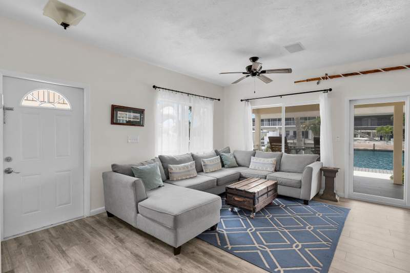 3 bedroom Half Duplex at 341 9Th Street, Key Colony Bch 1st Addn Amd Plat (53.5), Key Colony — photo 4