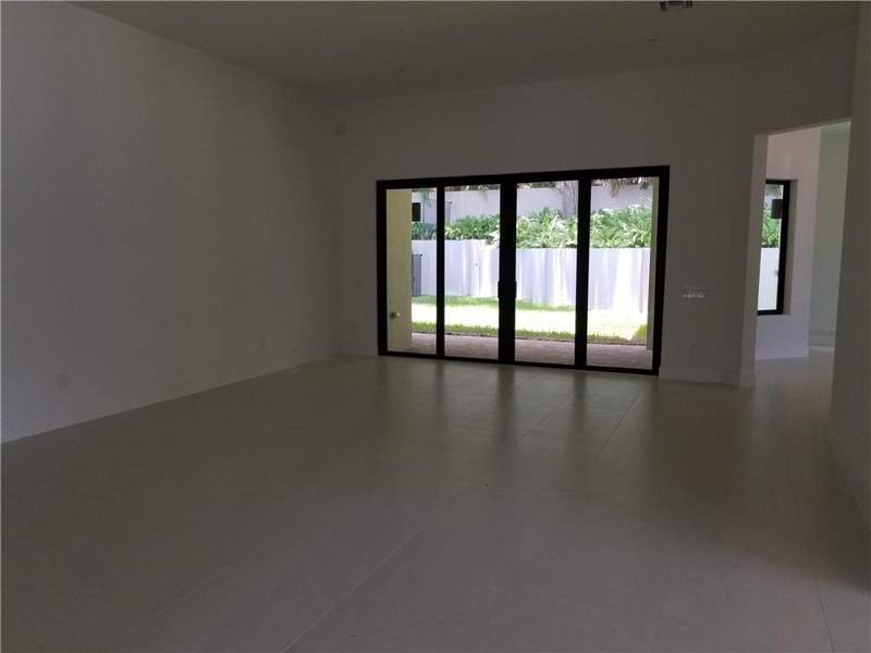 4 bedroom Single Family Residence at 5786 Ashwood Circle, Preserve At Emerald Hills, Fort Lauderdale — photo 4