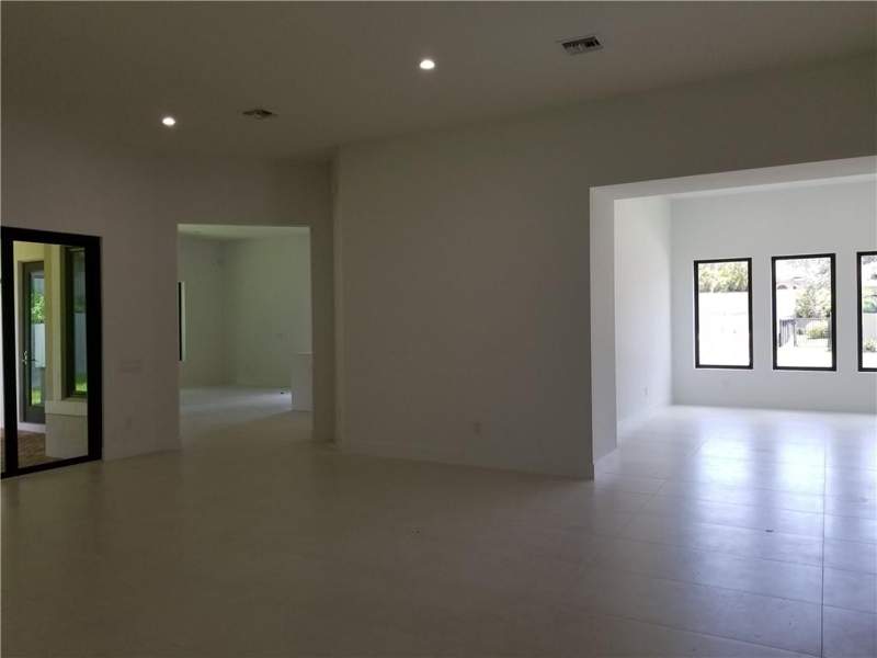 4 bedroom Single Family Residence at 5786 Ashwood Circle, Preserve At Emerald Hills, Fort Lauderdale — photo 3
