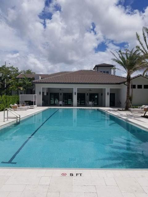 5786 Ashwood Circle, Fort Lauderdale FL - photo 8 of 9
