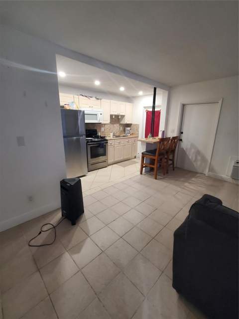 1021 NE 24th Avenue #4, Pompano Beach FL - photo 6 of 21