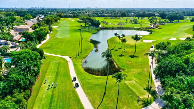 5 bedroom Single Family Residence at 10300 Prestwick Road, Pine Tree Golf Club, Boynton Beach — photo 2