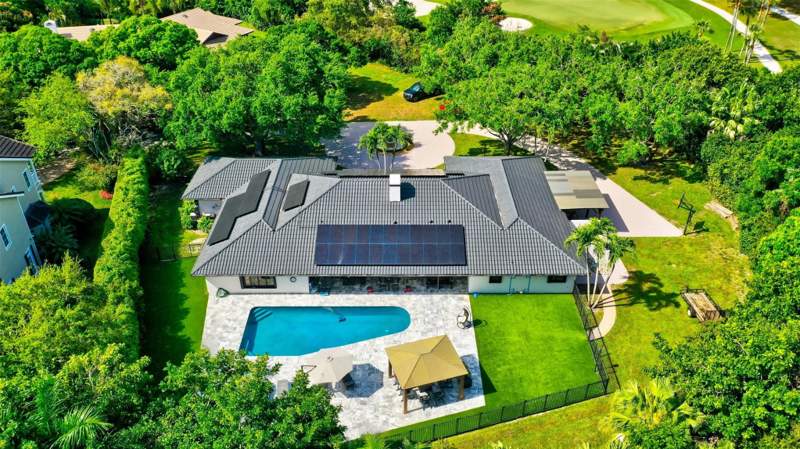 5 bedroom Single Family Residence at 10300 Prestwick Road, Pine Tree Golf Club, Boynton Beach — photo 4