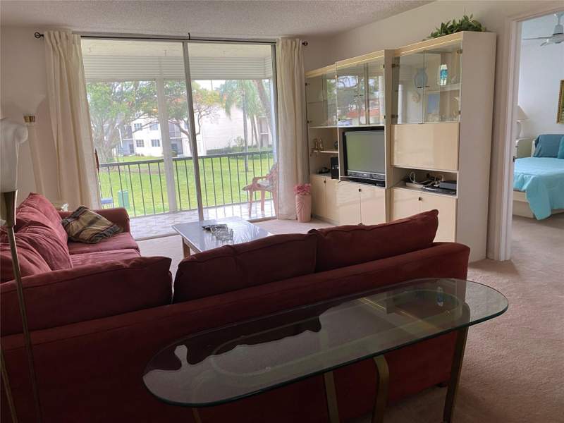 2 bedroom Condominium at 811 S Hollybrook Drive #203, Hollybrook Golf & Tennis, Pembroke Pines — photo 2