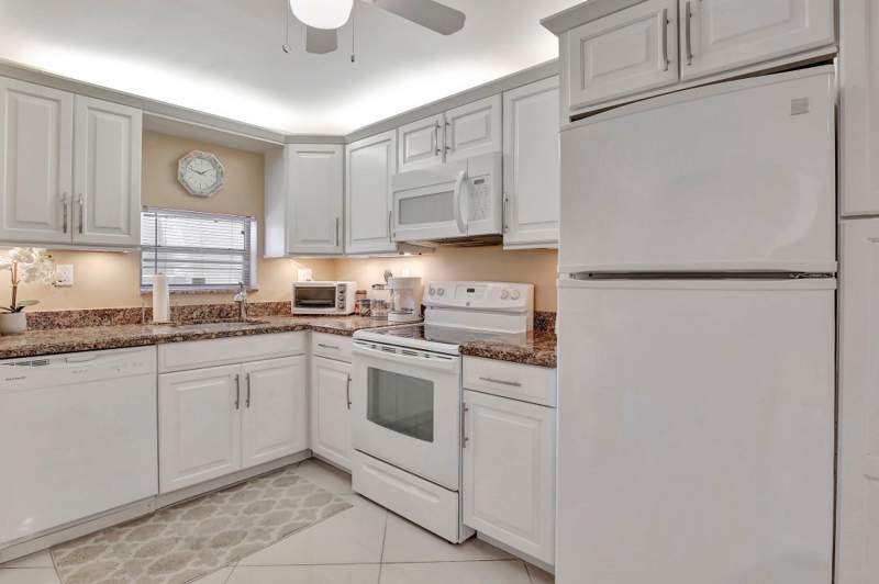 2 bedroom Condominium at 8930 S Hollybrook Boulevard #201, Hollybrook Golf & Tennis, Pembroke Pines — photo 2