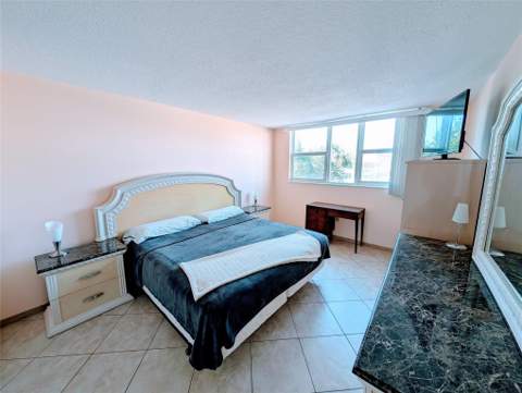 1893 S Ocean Drive #405, Hallandale Beach FL - photo 6 of 11