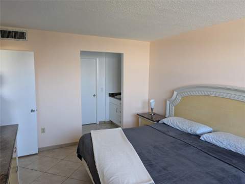 1893 S Ocean Drive #405, Hallandale Beach FL - photo 8 of 11