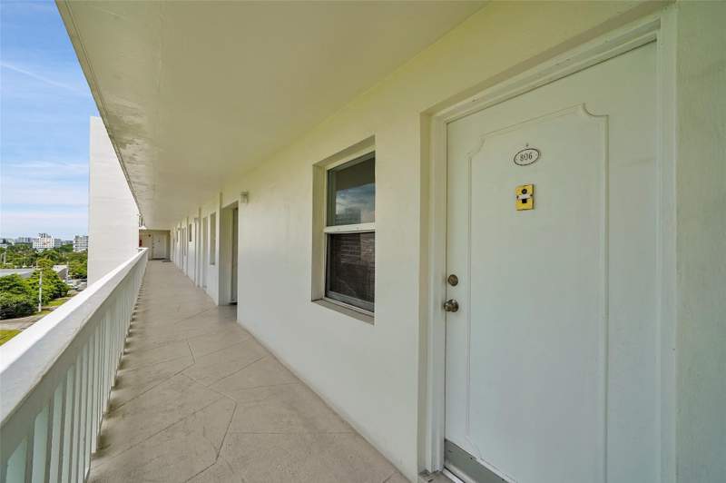 1 bedroom Condominium at 2555 NE 11th Street #806, Horizon House, Fort Lauderdale — photo 2