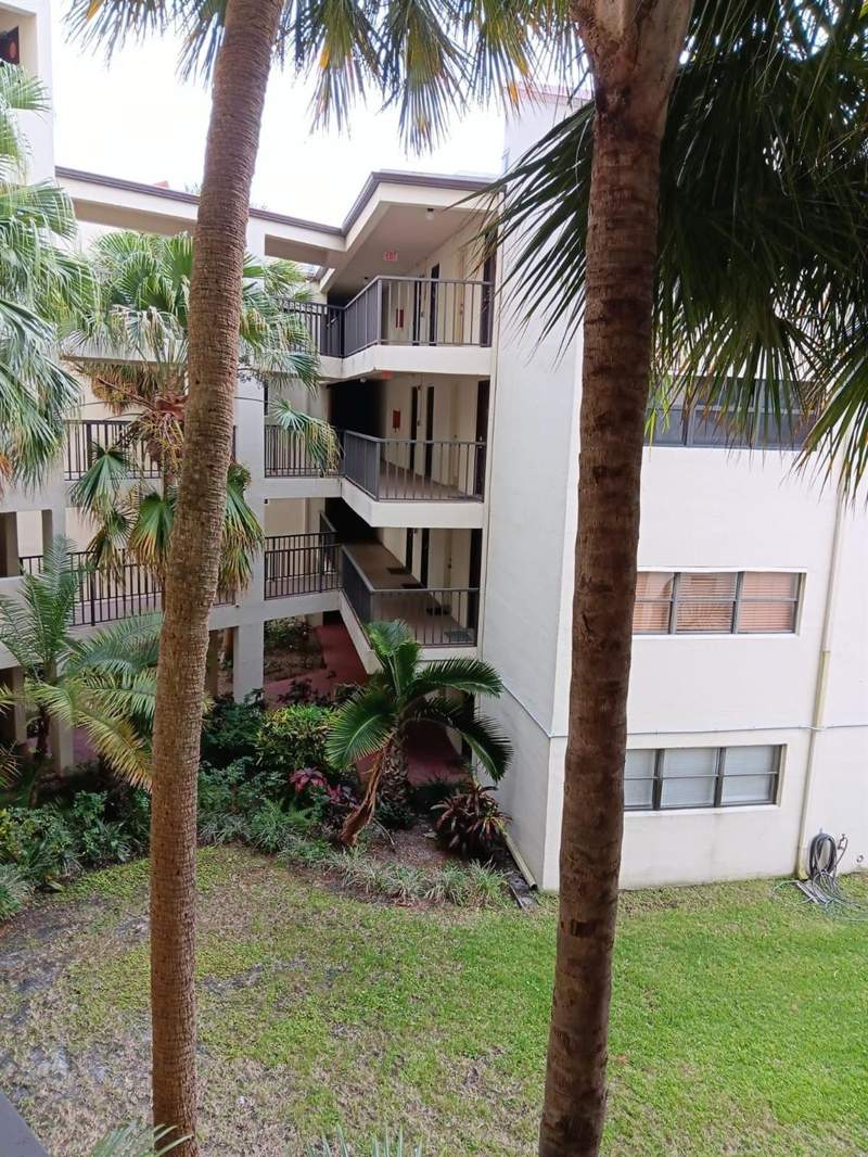 1 bedroom Condominium at 2304 S Cypress Bend Drive #313, Cypress Bend, Pompano Beach — photo 2