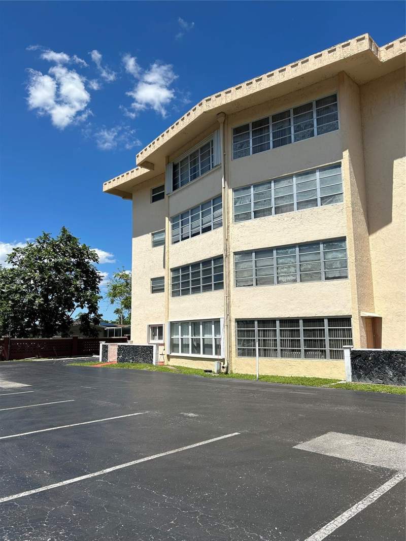 2 bedroom Condominium at 4191 NW 41st Street #312, Pearl Condo, Lauderdale Lakes — photo 3