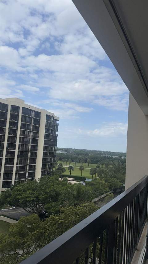 2425 Presidential Way #705, West Palm Beach FL - photo 6 of 27