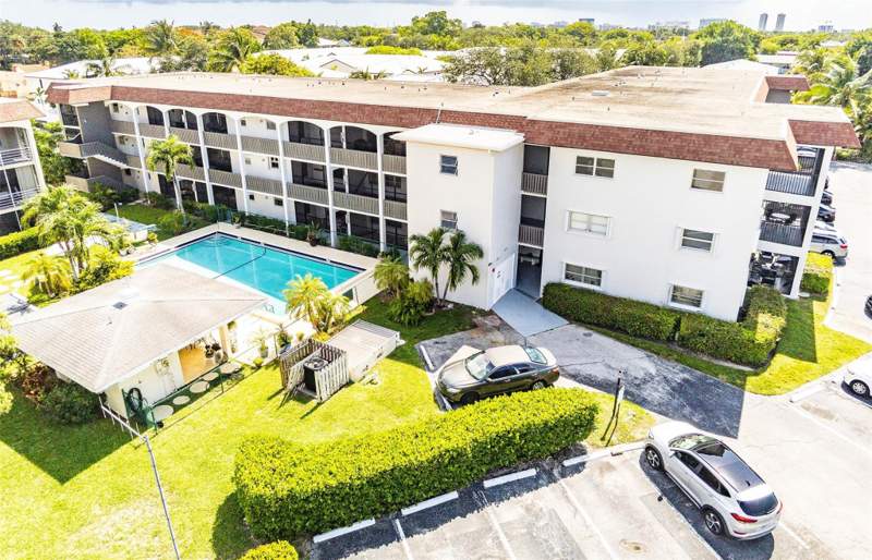 2 bedroom Stock Cooperative at 651 Pine Drive #306, Garden Isle 2, Pompano Beach — photo 4